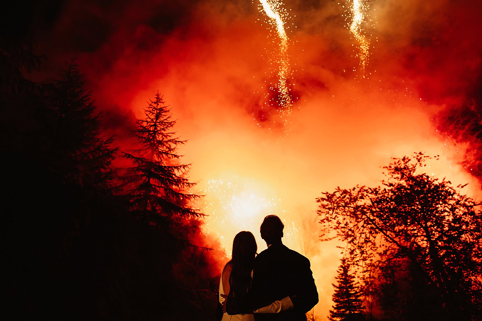 drumtochty castle fireworks bride and groom