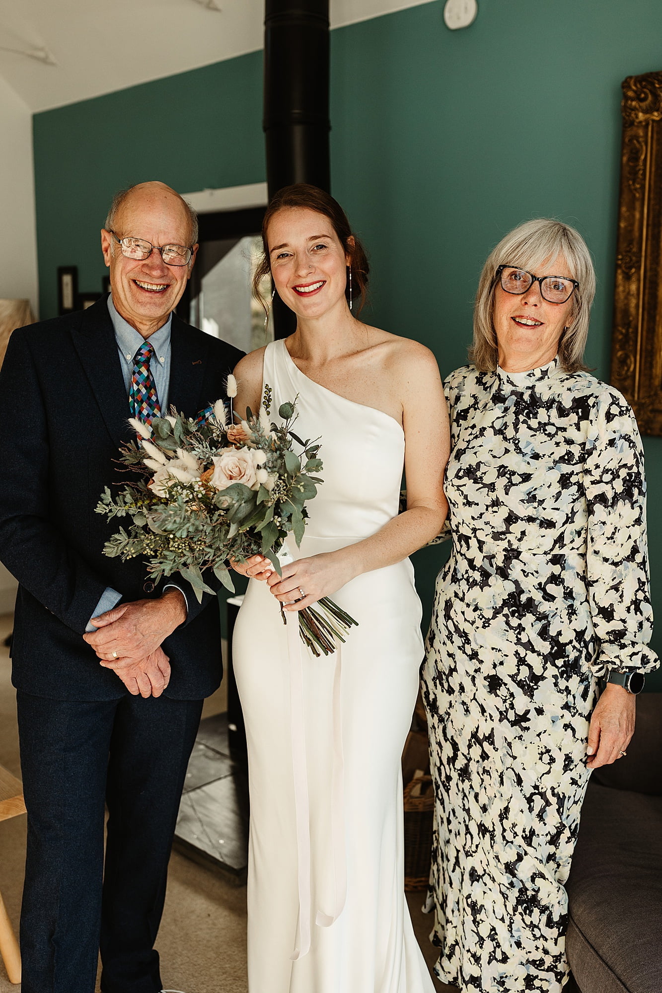 bride portrait with parents family photo glendye indoors