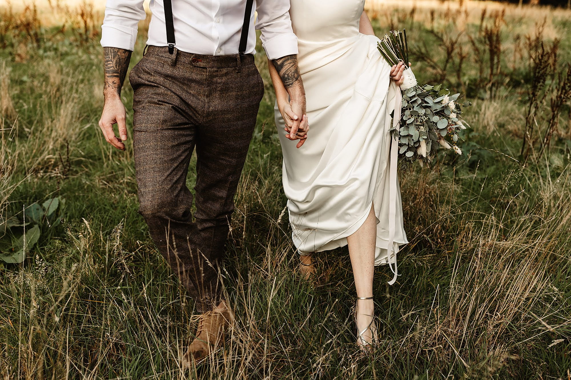 glendye micro wedding couple photos photography bride and groom portraits hays flowers bouquet muted greens