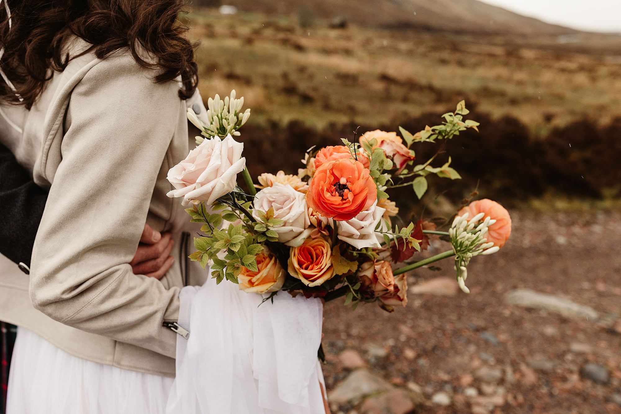 glencoe summer elopement peach & cream style wedding bouquet