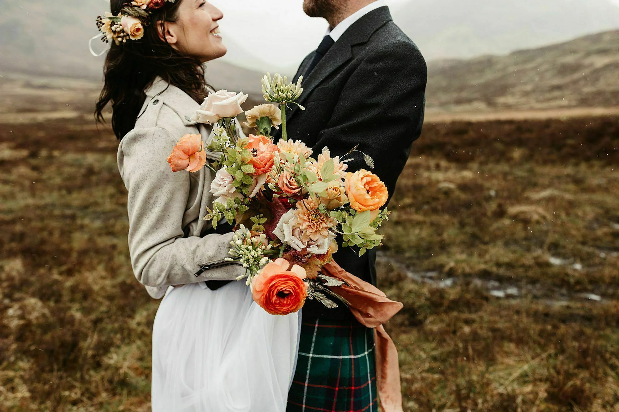 glencoe summer elopement peach & cream style wedding bouquet