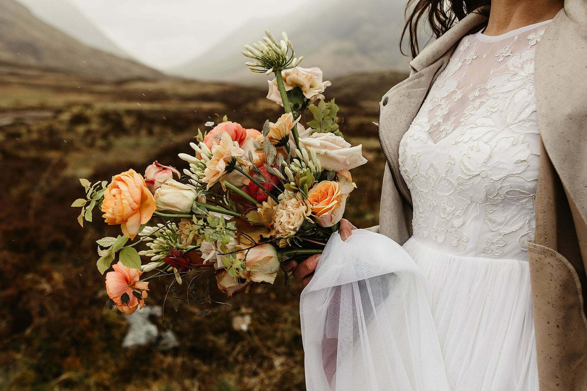 glencoe elopement peach & orange style wedding bouquet 