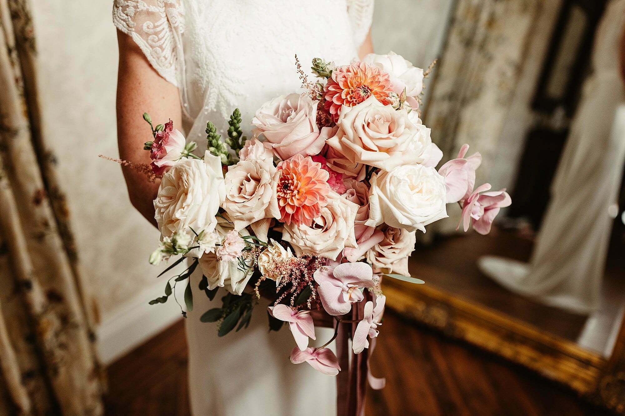 summer drumtochty castle wedding bride kim dalglish flowers floral bouquet