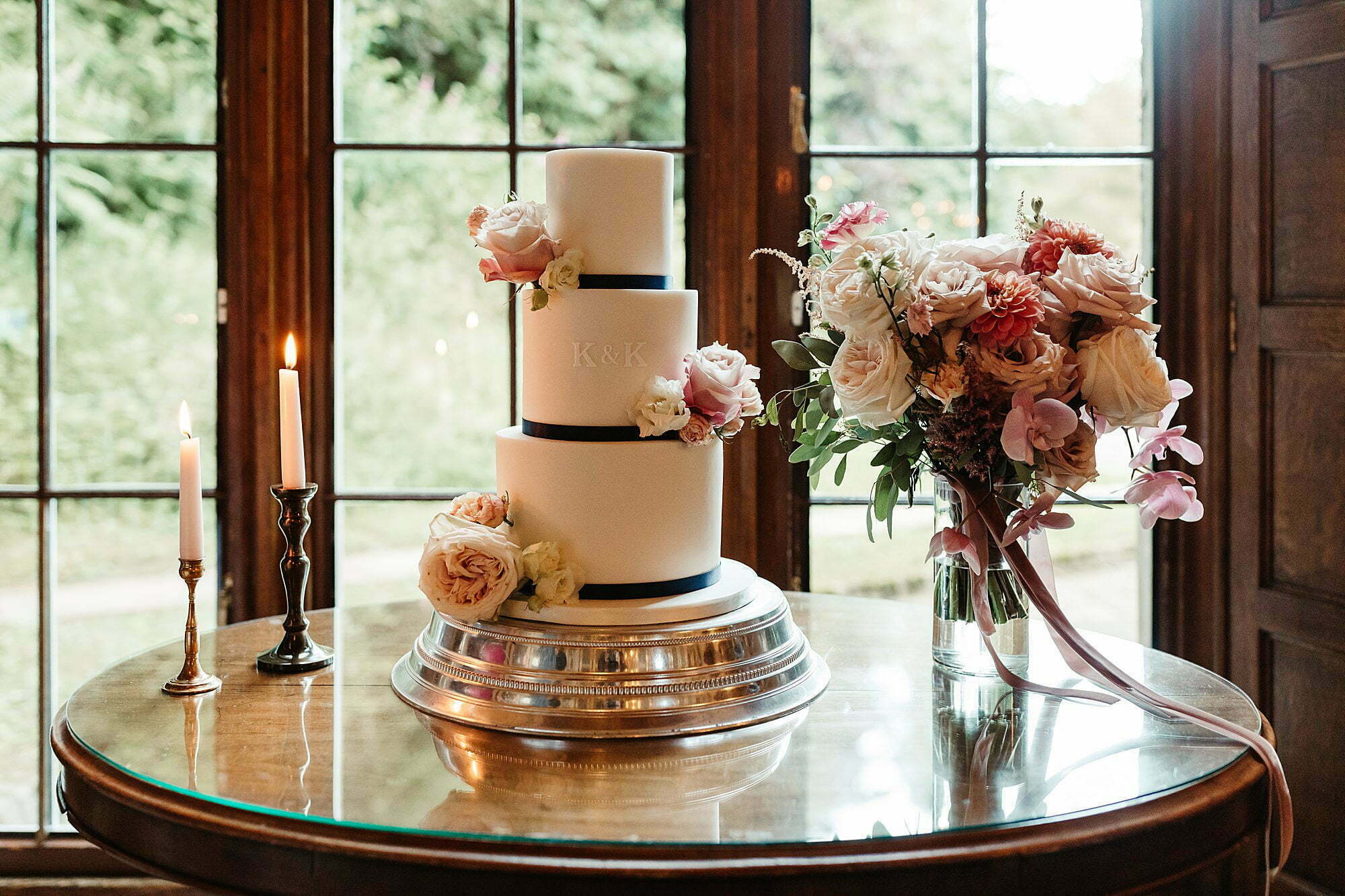 summer drumtochty castle wedding cake by leanne kim dalglish flowers bouquet