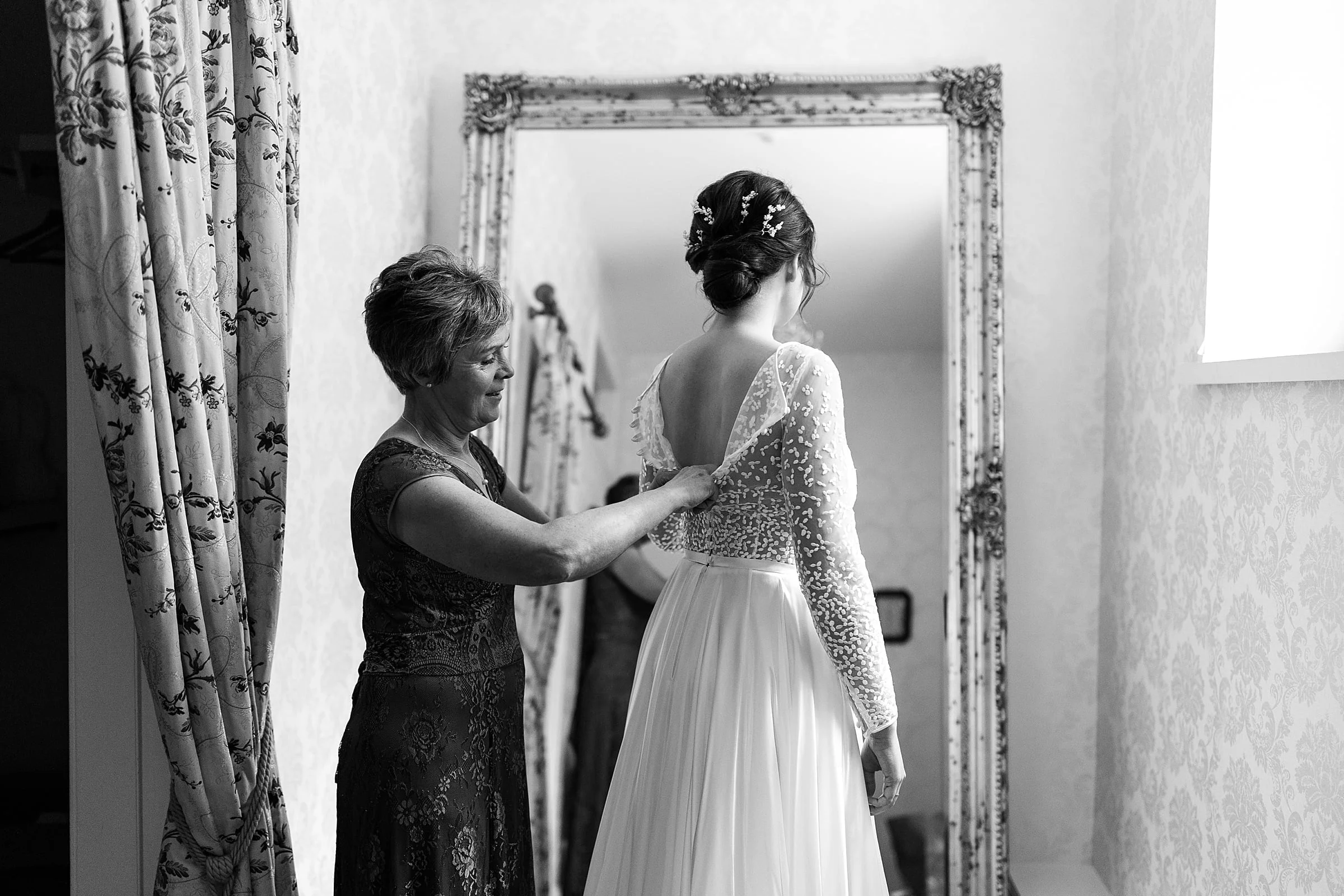 drumtochty castle bride getting dressed mum helping