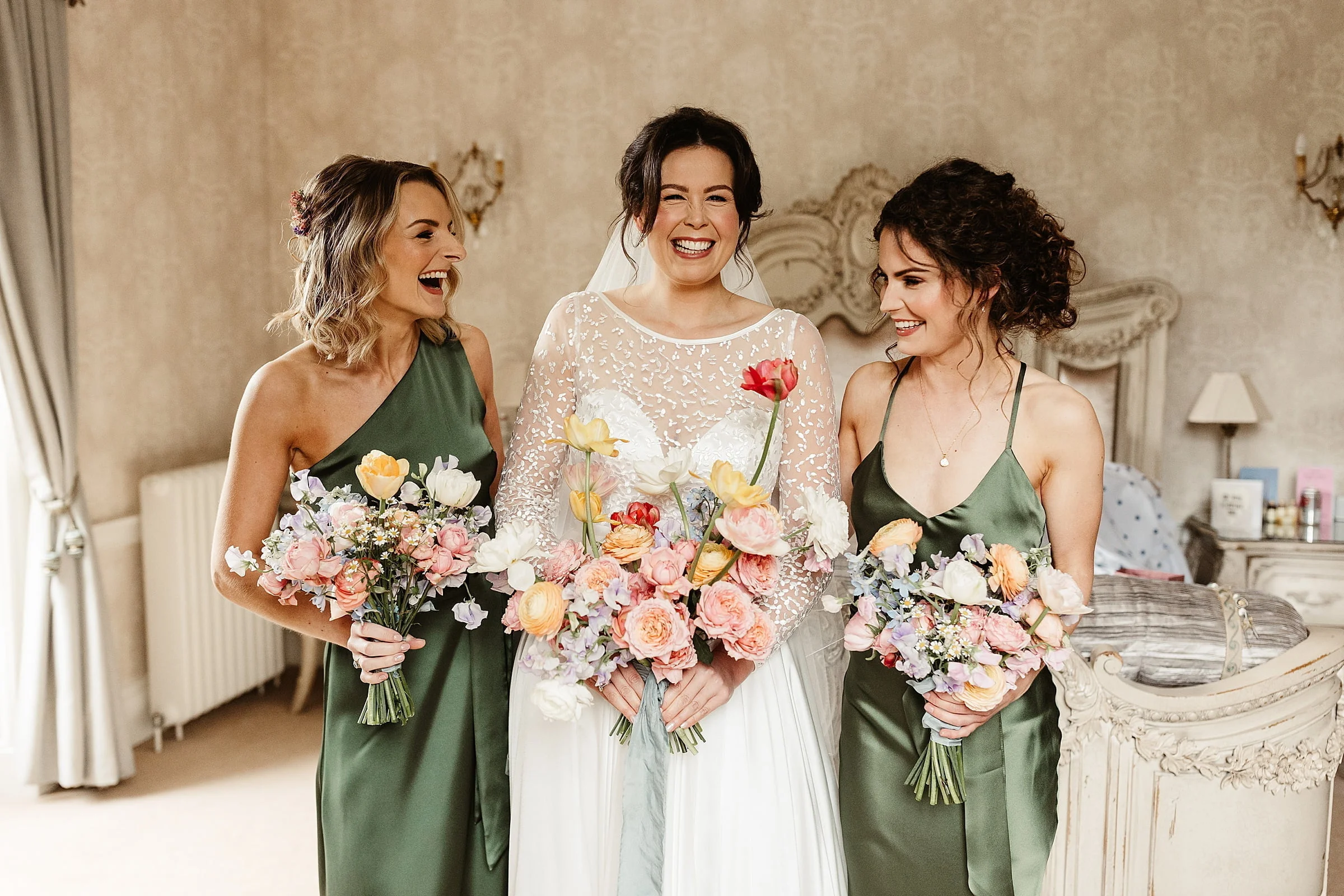 drumtochty castle bride portrait photo with bridesmaids