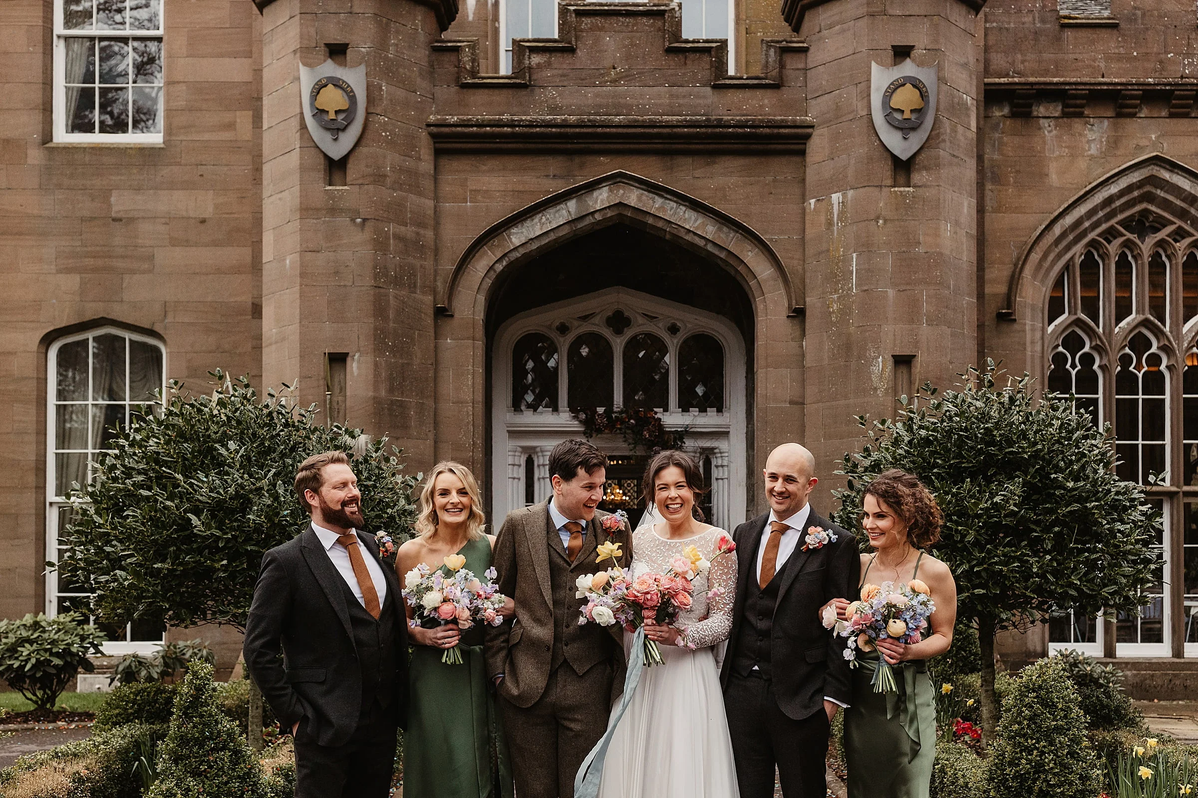 drumtochty castle group photos wedding party outside