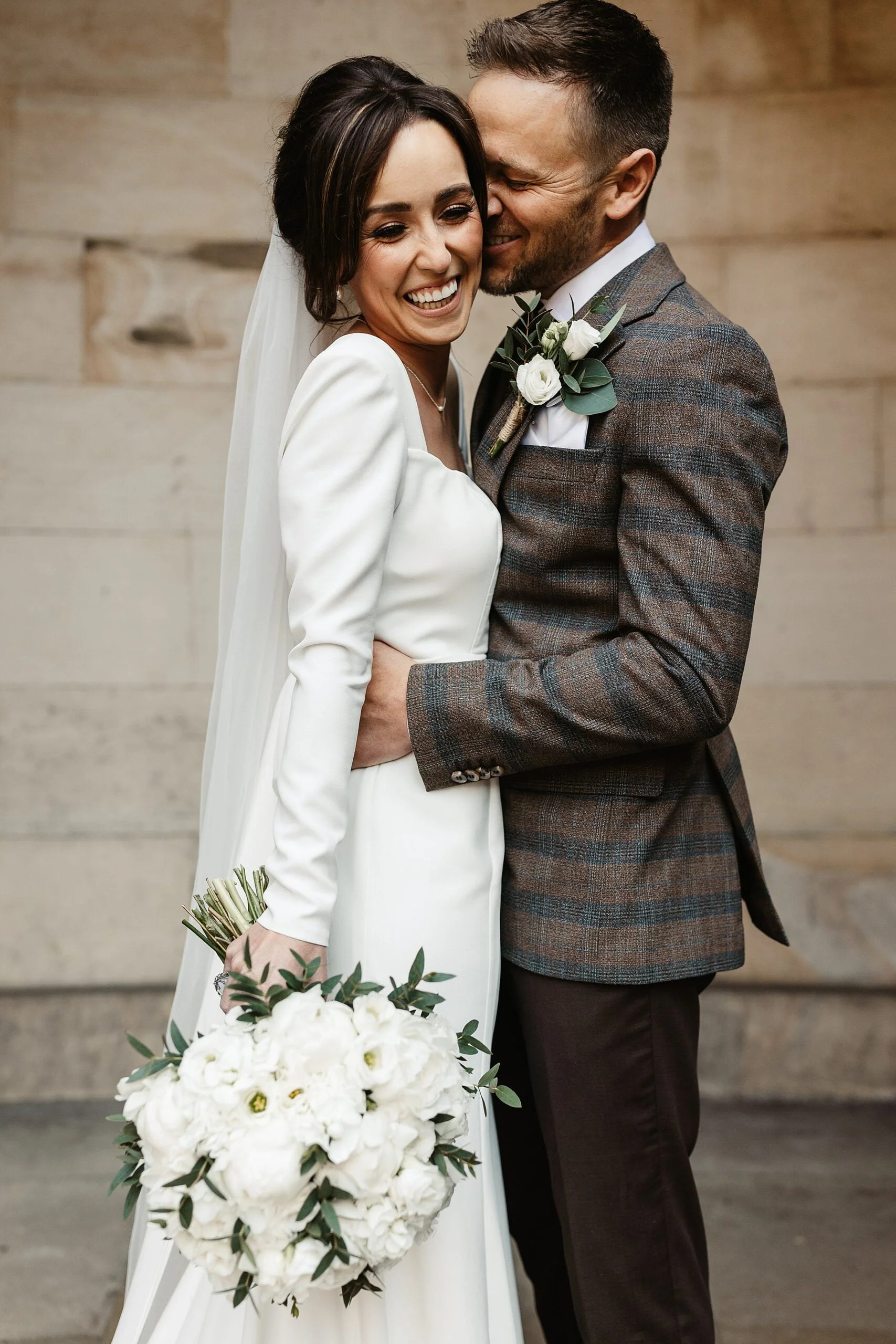 edinburgh city chambers wedding bride and groom portraits photos allure bridal dress flowers by cherry 