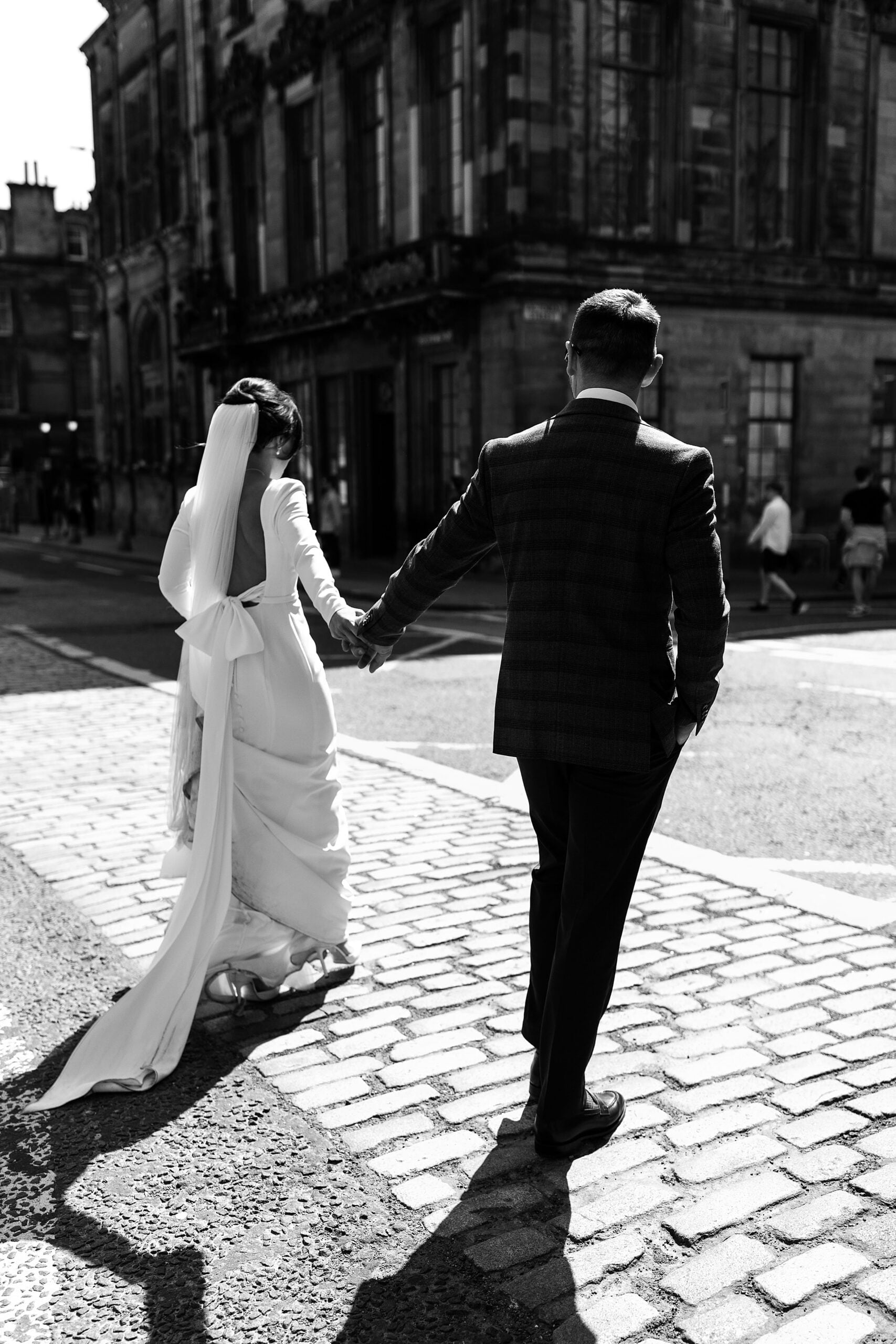 edinburgh city centre wedding bride and groom crossing road