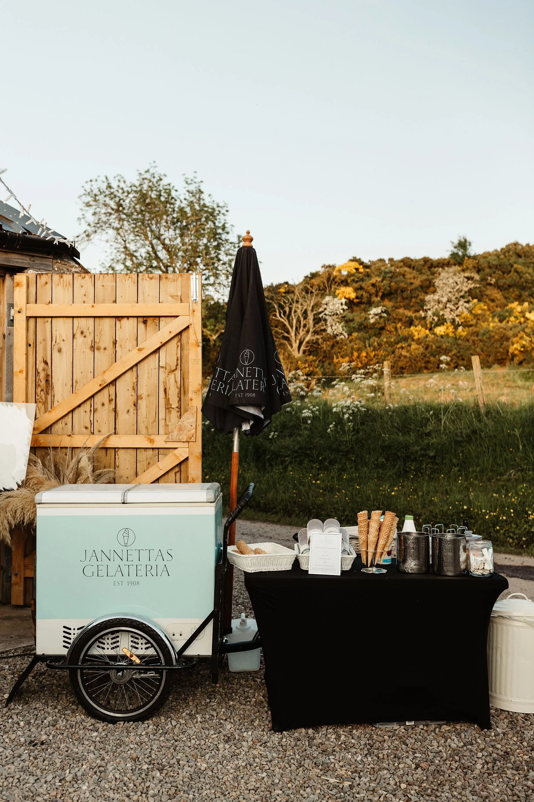 woodwrae farm wedding jannettas gelateria cart wedding desert